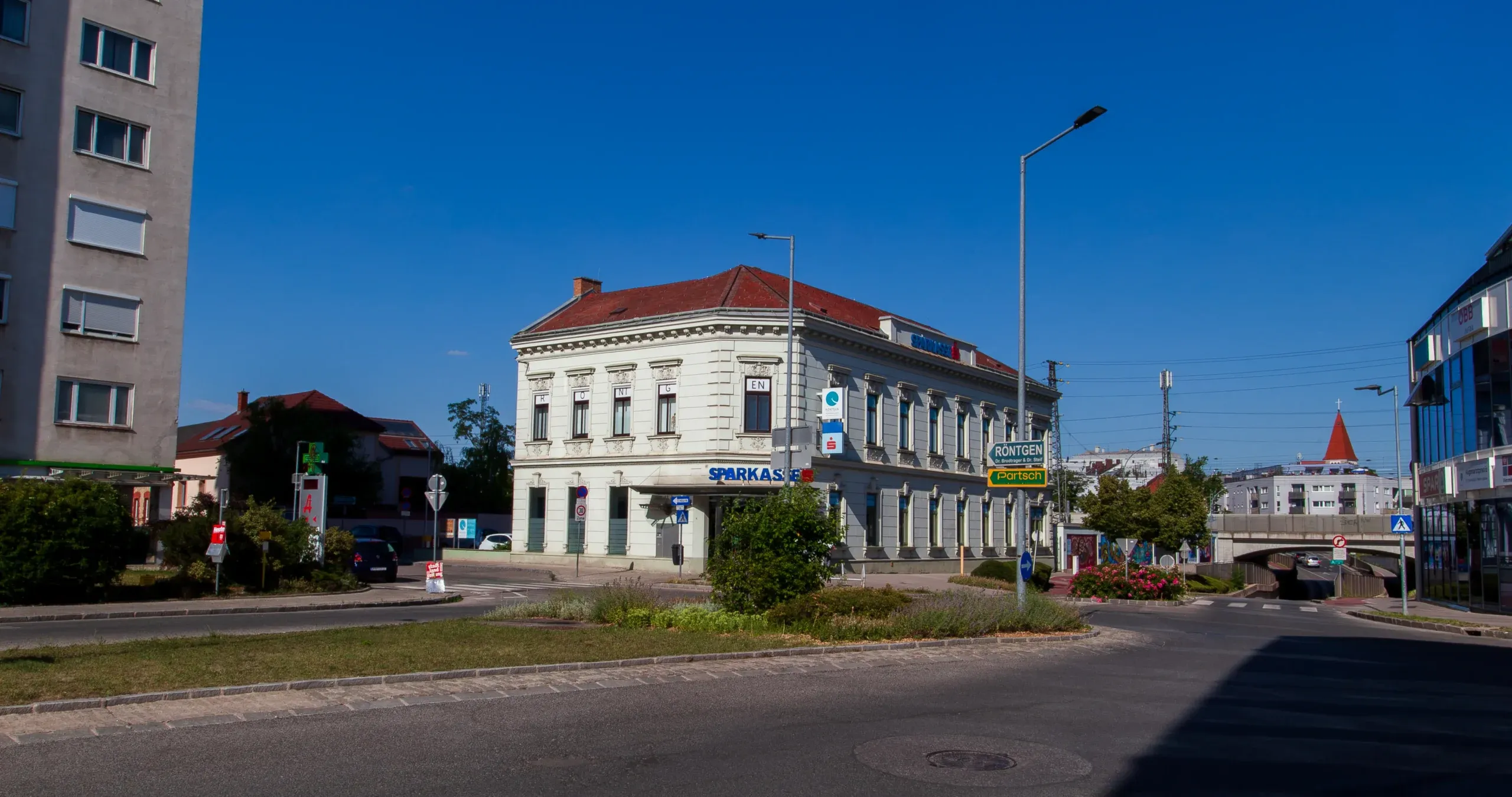 Außenansicht des Gebäudes der Ordination Röntgen Wiener Neustadt